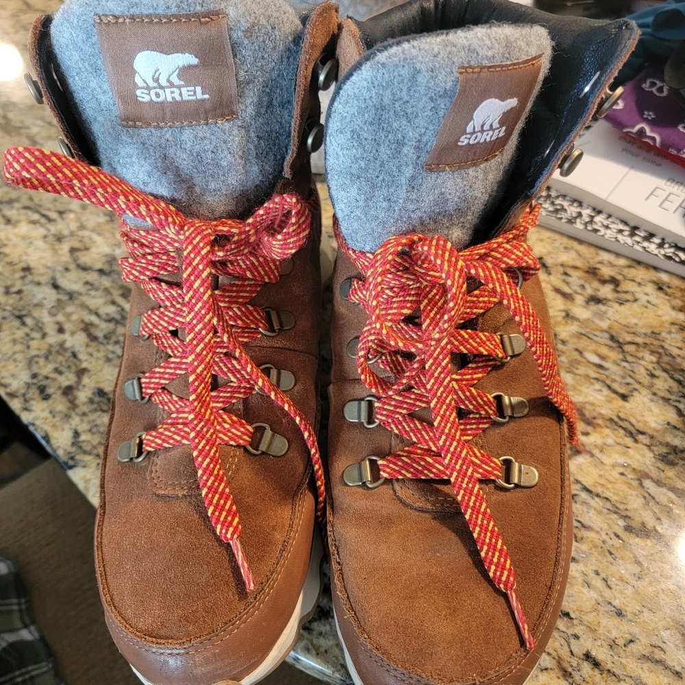 Sorel Women's Kinetic Breakthru Conquest Boots